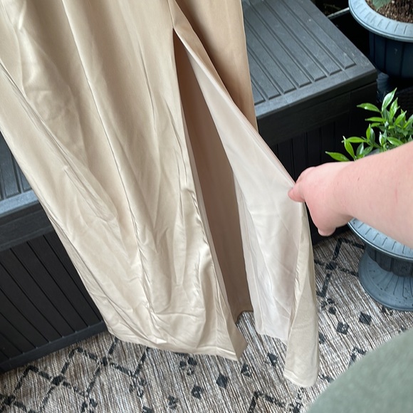 Marchesa - Notte - “Turin” Champagne V-Neck Gown With Draped Low Back - Picture 5 of 16